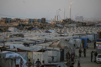 Palestinske porodice u Gazi teško podnose hladnoću u šatorima