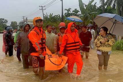 Poplave u Indoneziji poharale Sumatru: 442 mrtvih, preko milion pogođenih