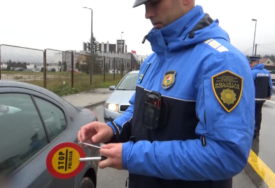 Dvije osobe iz Travnika privedene zbog fingiranja saobraćajnih nesreća, oduzeti automobili i novac