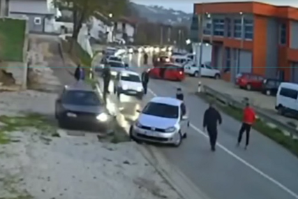 Užasne scene dolaze iz Krajine: Fizički sukob vozača umalo završio ubistvom na asfaltu, psihopata sjeo za volan i pokušao pregaziti ljude (VIDEO)