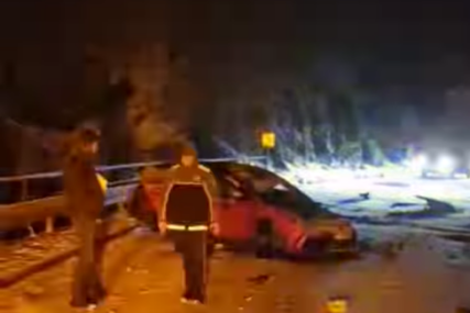Teška nesreća na Komaru, troje povrijeđeno (VIDEO)