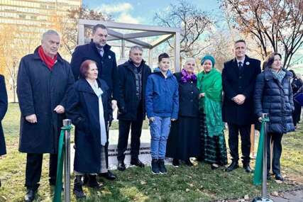 Komšić: "Cvijet Srebrenice" je podsjetnik, opomena i simbol opreza
