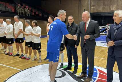 U čast Dana OS BiH: Nogometne legende BiH odigrale revijalnu utakmicu sa selekcijom Ministarstva odbrane i Oružanih snaga BiH