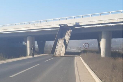 Kamion se zabio u nadvožnjak na autoputu u BiH