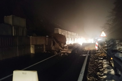 Na dijelu magistrale Sarajevo- Tuzla vozi se jednom trakom zbog odrona