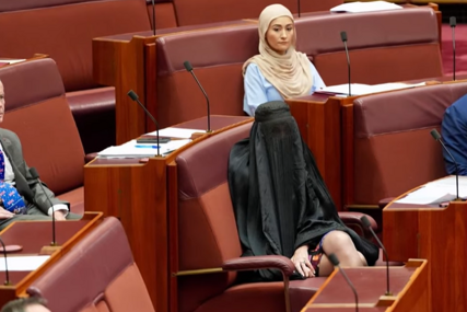 Skandal: Desničarka izazvala bijes muslimana jer se u parlamentu pojavila odjevena u burku (VIDEO)