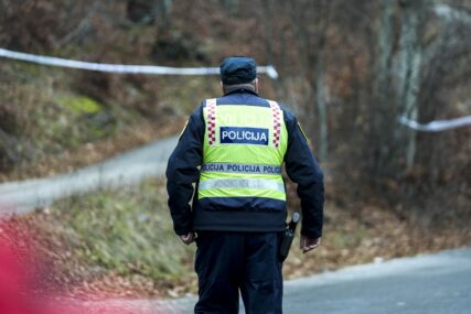 Lažni policajci pokušali prevariti stariju osobu pa uhapšeni u zasjedi na Pelješcu