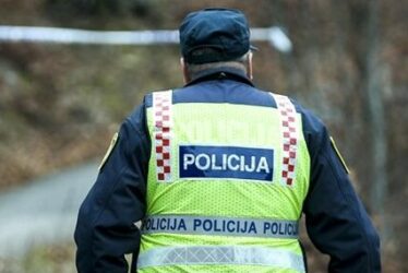 Automobil pun migranata izletio s ceste: Jedan mrtav, osam povrijeđenih, pratila ih policija