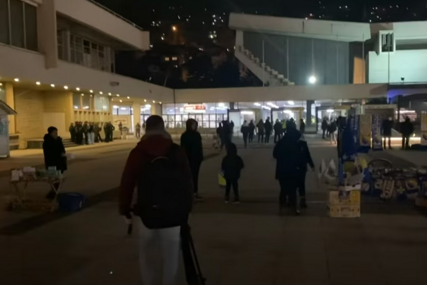 Publika pristiže u dvoranu za meč BiH i Srbije, pred dvoranom jake mjere sigurnosti (VIDEO)