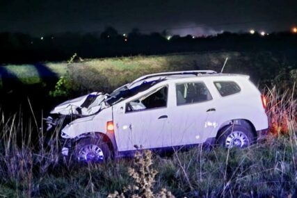 Nesreća kod Bijeljine: Automobil završio pored puta, traktor prepolovljen