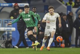Poznato kad će Tarik Muharemović potpisati za Leeds United