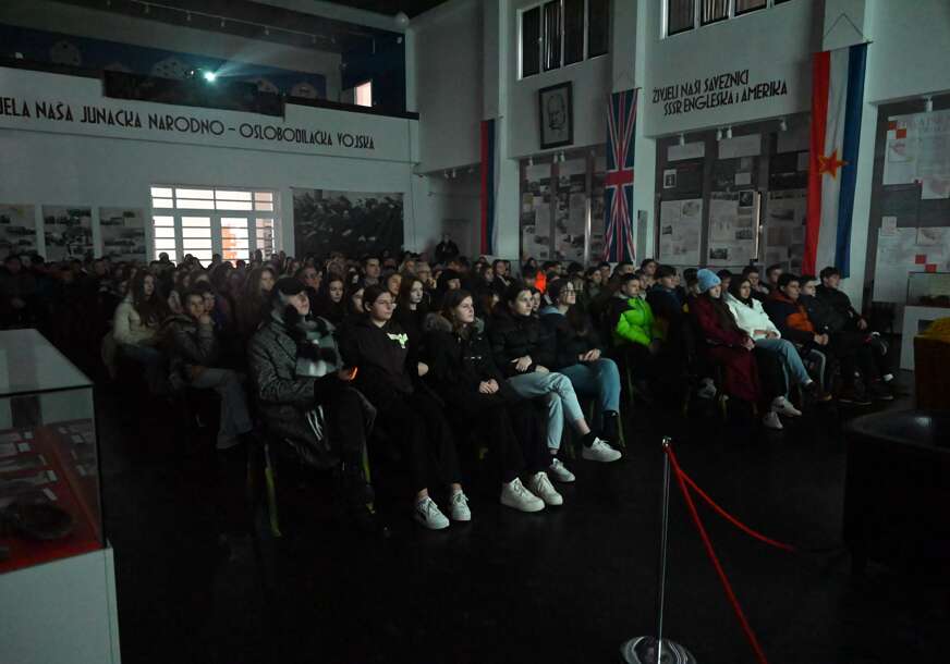 FOTO: PROJEKCIJA FILMA JASMILE ŽBANIĆ