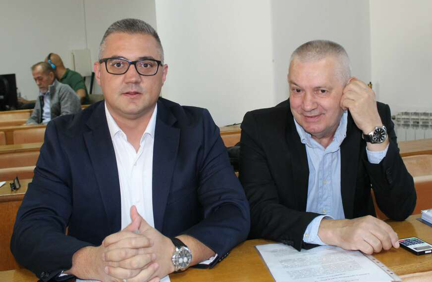 FOTO: ALIJA GLUHOVIĆ I HAMDIJA ŠKORO CLANOVI KLUBA VIJEĆNIKA NAPRIJED BIH
