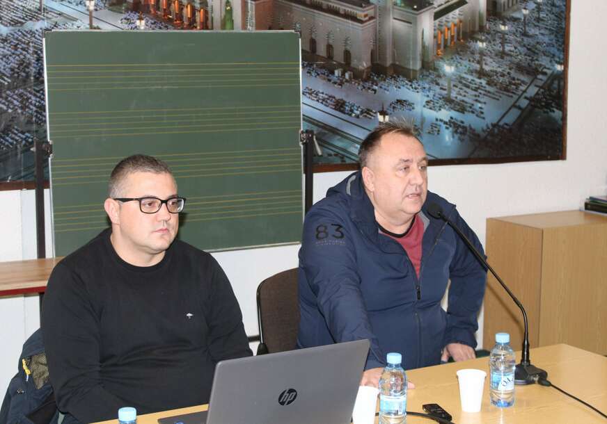 FOTO: AVDO HUSEINOVIĆ I NJEGOV SARADNIK ALIJA GLUHOVIĆ/E MURAČEVIĆ
