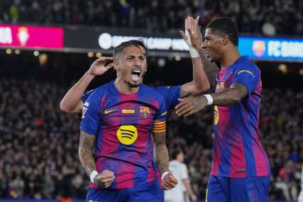 Barcelona uz dosta muke savladala Osasunu, na Raphinhin pogon se učvrstila na vrhu tabele