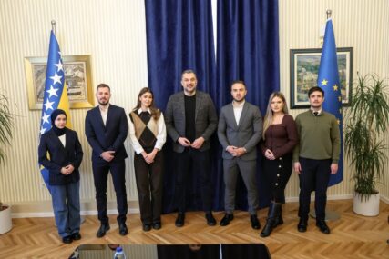 Konaković sa grupom najboljih studenata Univerziteta u Sarajevu: Žele biti partneri u izgradnji društva