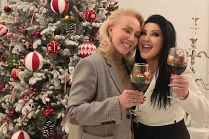 Došla da joj čestita rođenje unuke: Lepa Brena i Dragana Mirković NAZDRAVLJAJU U DVORCU u Beču, pokazale šta je pravo prijateljstvo
