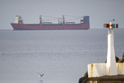 Ruski brod Adler pod inspekcijom u švedskim vodama