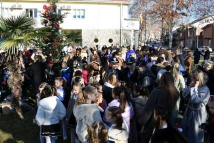 Advent u Brotnju počinje zajedničkim ukrašavanjem božićnog drvca