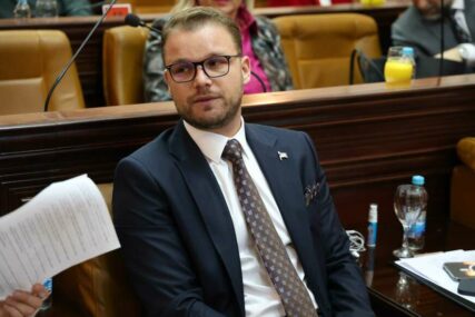 Draško Stanivuković zadržan na granici u Hrvatskoj: Zbog nedavnog govora platio kaznu od 700 eura VIDEO