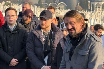 Obavljena dženaza supruzi Elvira Bajrića: Brojne poznate ličnosti ispratile Elmu na vječni počinak (FOTO)