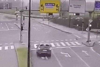 NADZORNE KAMERE SNIMILE STRAVIČNU NESREĆU: Vozač bježao policiji, sudario se, izašao iz auta pa… (VIDEO)