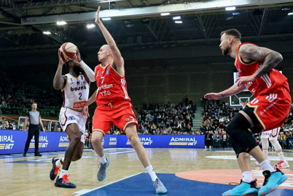 Košarkaši Bosne pružili snažan otpor, Crvena zvezda ipak slavila u Zetri