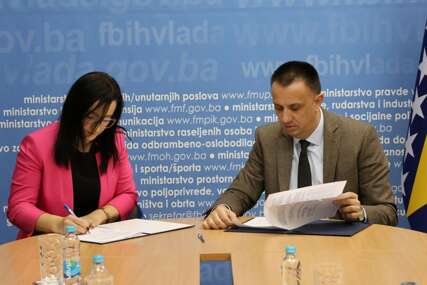Ministar Lakić potpisao ugovore za dodjelu skoro dva miliona KM za uvezivanje radnog staža za 153 radnika