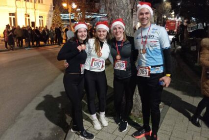 Vesela atmosfera na ulicama Ljubuškog: Više od stotinu trkača na "Advent Night Runu"