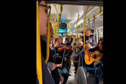 Sarajevo koje volimo: Trolejbus postao koncertna dvorana, učenici Muzičke škole očarali sve (VIDEO)