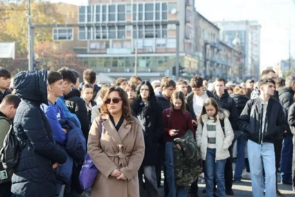 Protestom ispred Osnovnog suda u Nišu građani i studenti obilježili 13 mjeseci od pada nadstrešnice