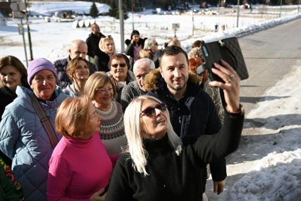 Efendić se družio sa penzionerima na Bjelašnici: "Izleti na planine oko Sarajeva u decembru mjesecu uvijek su posebni..."