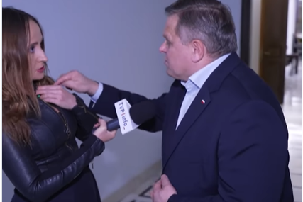 Skandal u Poljskoj, političar pred TV kamerama nasrnuo na novinarku: "Nemojte me dirati!"