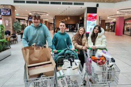 Srednjoškolci obezbijedili pomoć za 15 porodica sa područja općine Ilidža