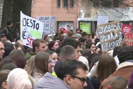 Studenti u Sarajevu su bili jasni: Gdje vam je čast? Čekamo vas napolju!
