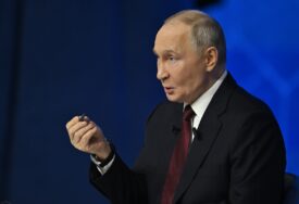 Putin 'ne vidi smisla' u sastanku sa Zelenskim