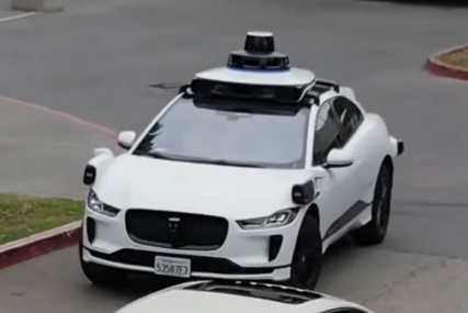 Trudnica se porodila u robotaksiju