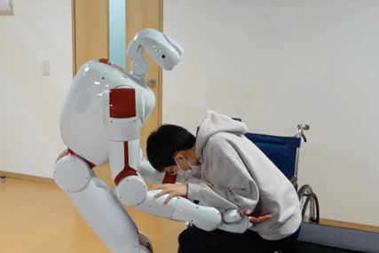 Roboti i AI pomažu starijima s demencijom u Japanu (VIDEO)