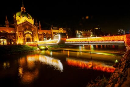 Osvijetljeni sarajevski mostovi daju posebnu draž prazničnoj atmosferi (FOTO)