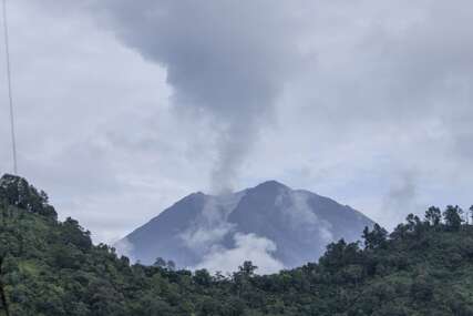 Vulkan Semeru u Indoneziji eruptirao šest puta!