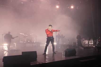 Spektakl u Sava Centru – Adi Šoše & AL Music Band oduševili prepunu Plavu dvoranu, zakazan i novi datum!