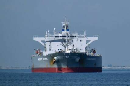 Amerikanci se pokušavaju ukrcati na tanker koji prati ruska podmornica