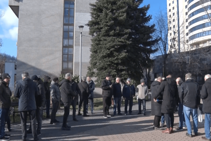 Protesti u Tuzli zbog naplate parkinga: Stanari poručuju da ne žele plaćati ispred svojih zgrada