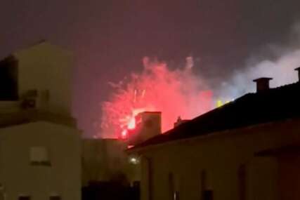 Navijači Zrinjskog su spremni na sve: Priredili "dobrodošlicu" igračima Rapida - probudili ih u "sitne sate" vatrometom! VIDEO