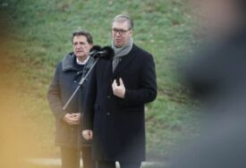 Vučić raspisao izbore za 25. oktobar, pa poručio: "Da nije ovakvih tenzija i političkih razmimoilaženja i sukoba..."