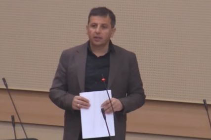 Vukanović pitao Cvijanović: Ima li dobrovoljaca da pomognu Trumpu u iskrcavanju za Grenland