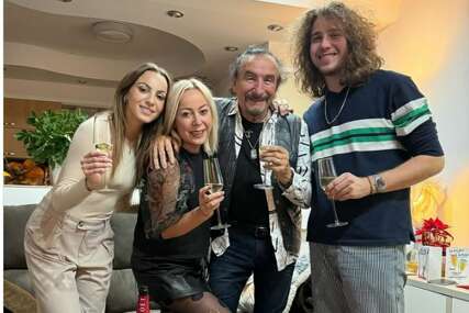 Željko Bebek slavi 80. rođendan. Proslavio je sa ženom, kćeri i sinom