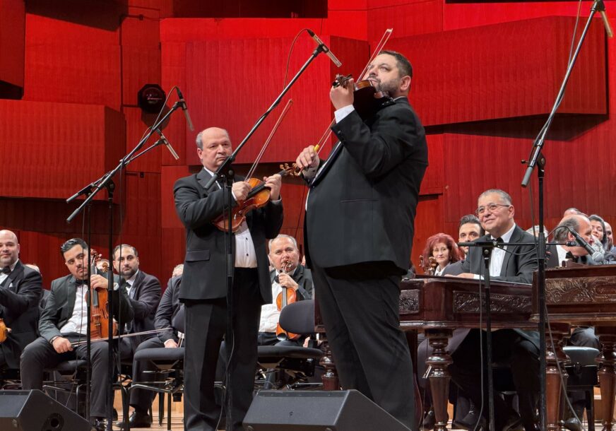 FOTO: 100 ROMSKIH VIOLINA