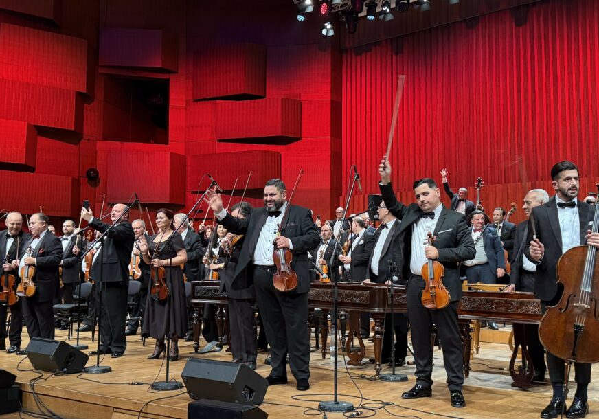 FOTO: 100 ROMSKIH VIOLINA