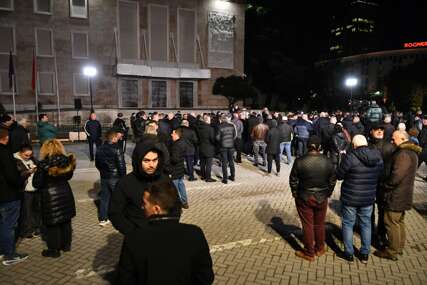 Opozicija u Albaniji nastavlja antivladine proteste